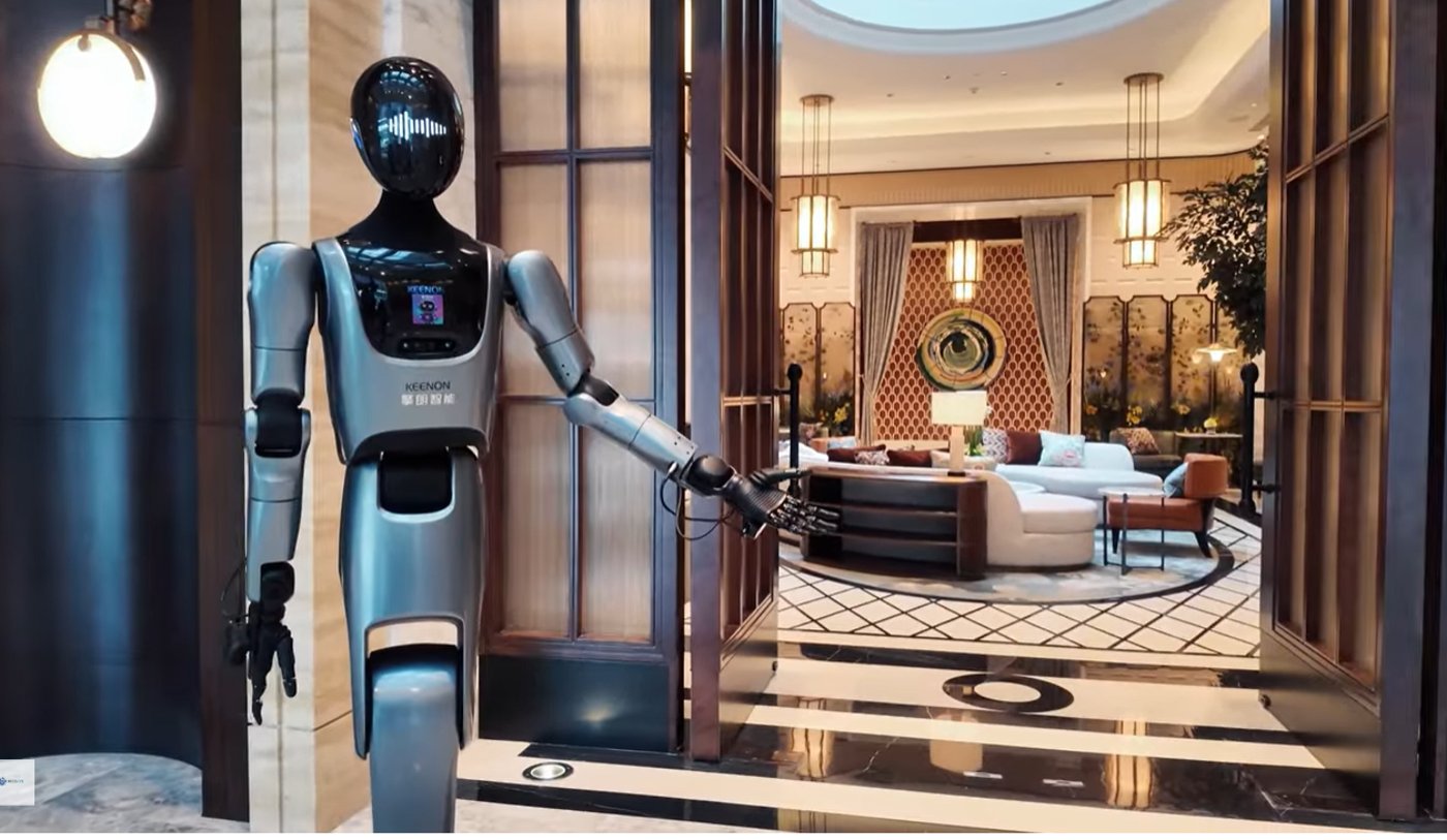 רובוט קבלת אורחים בכניסה