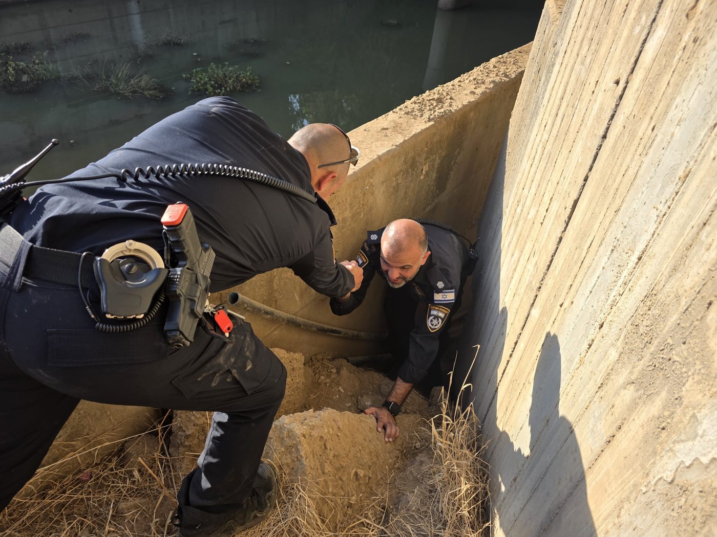 כוחות משטרה באזור שבו נמצאה