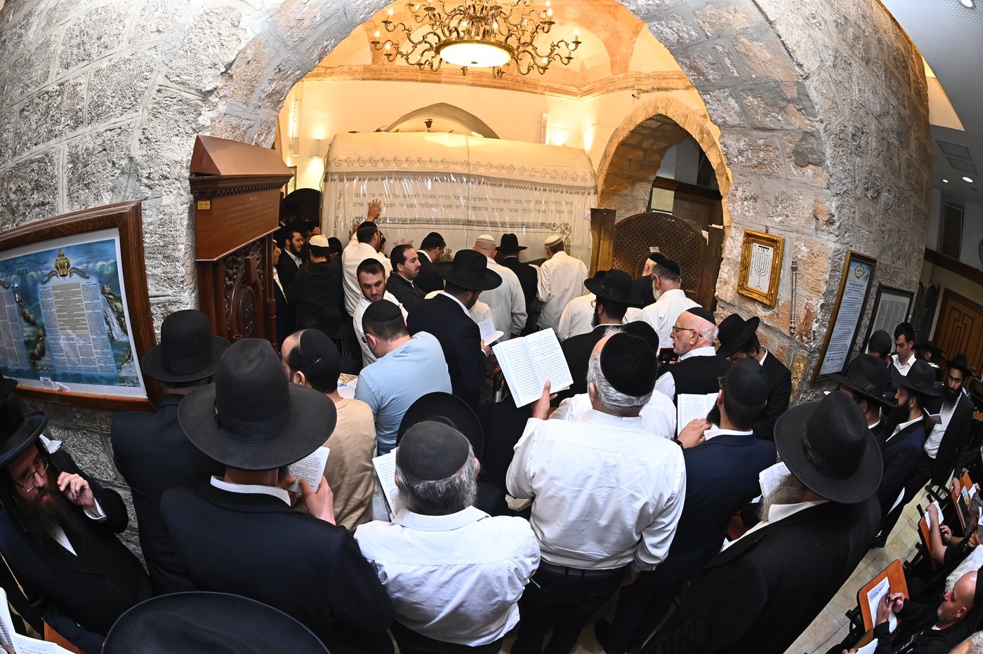 המקובל הגאון הרב בניהו שמואלי בקבר רחל