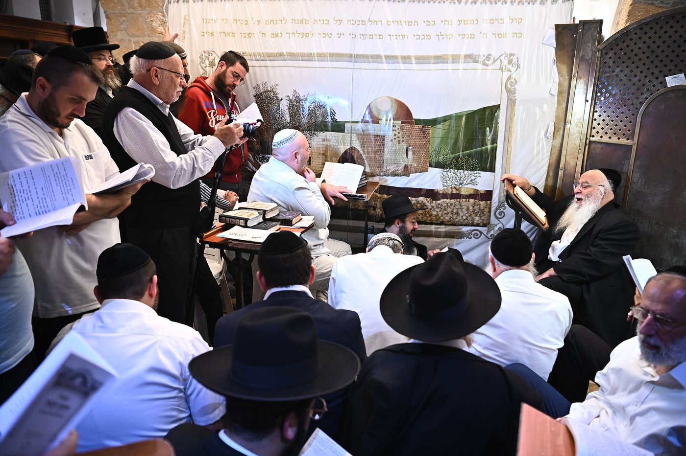 המקובל הגאון הרב בניהו שמואלי בקבר רחל