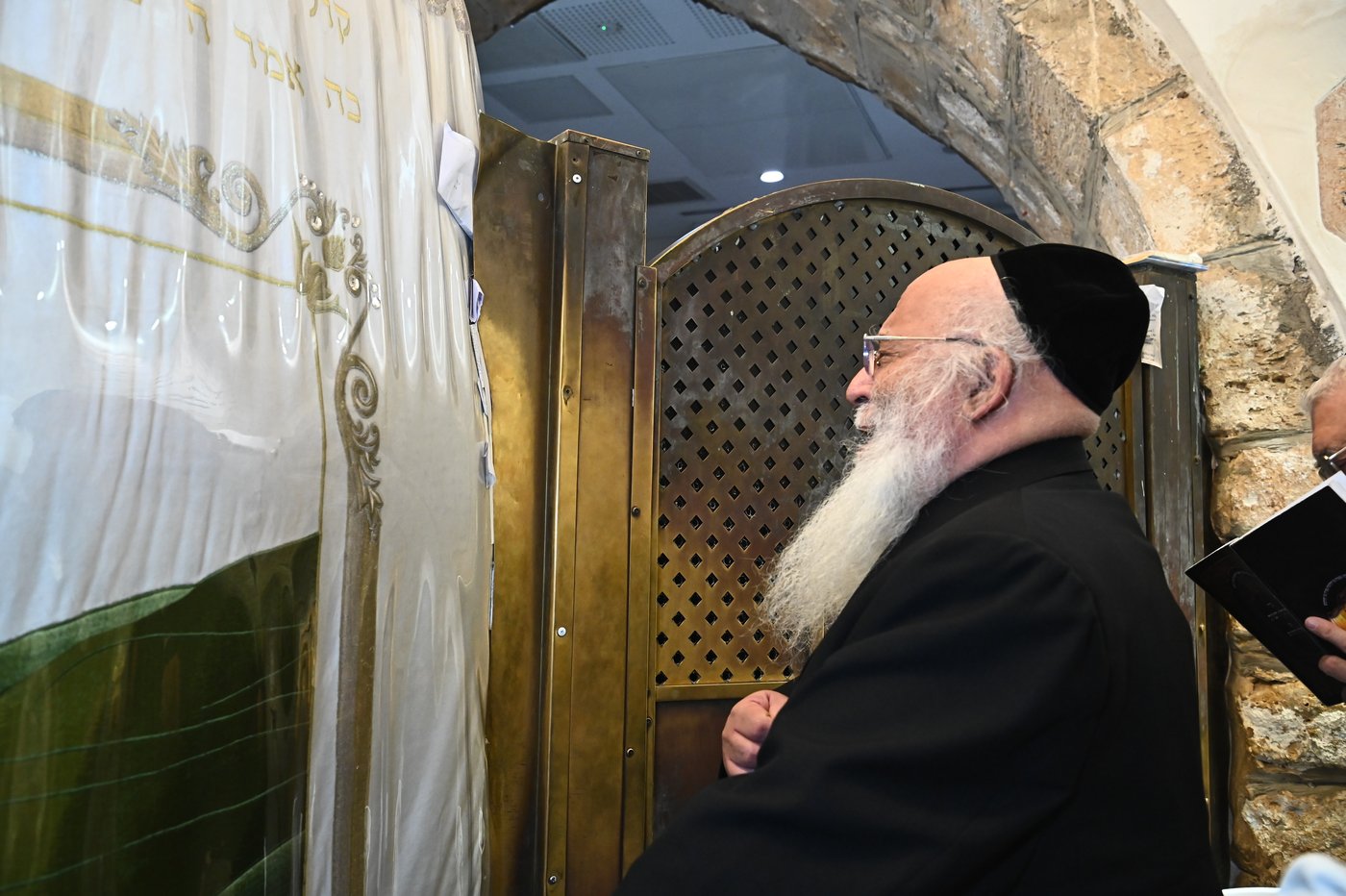 המקובל הגאון הרב בניהו שמואלי בקבר רחל