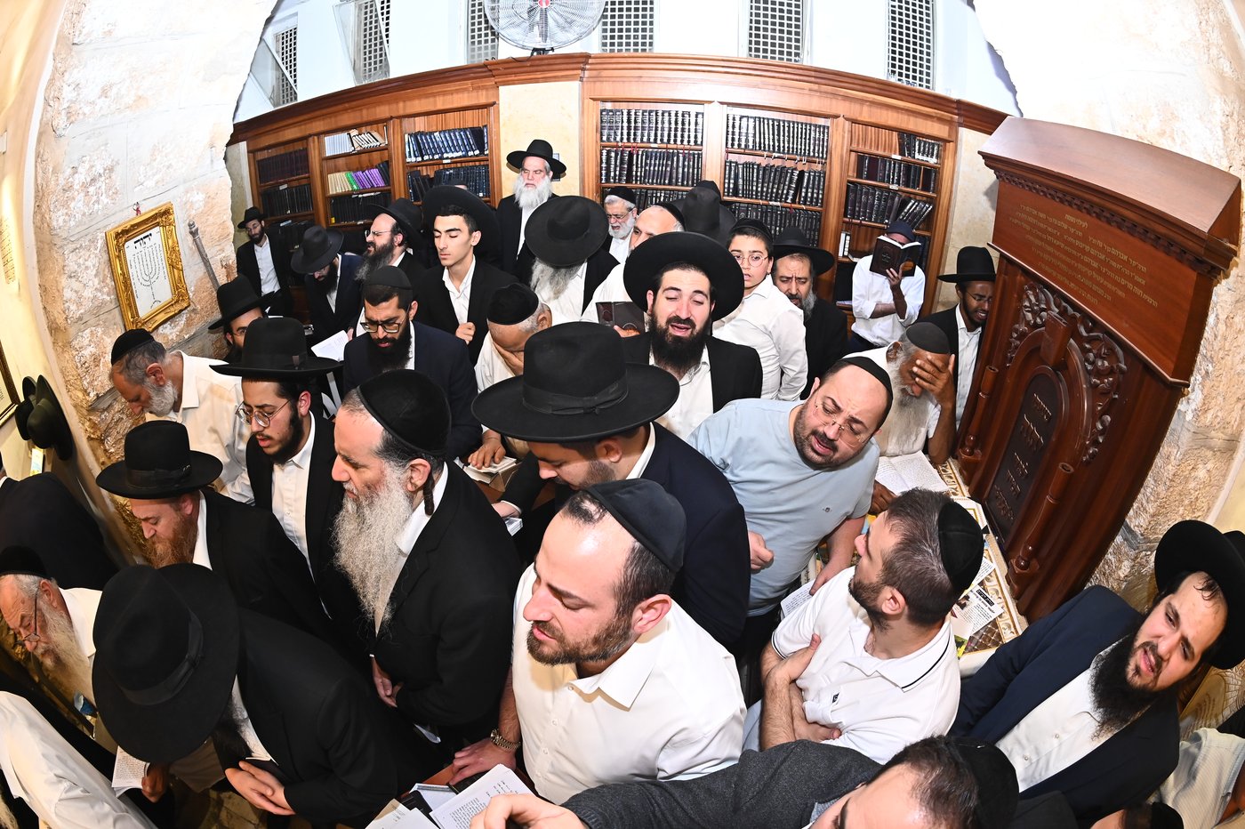 המקובל הגאון הרב בניהו שמואלי בקבר רחל