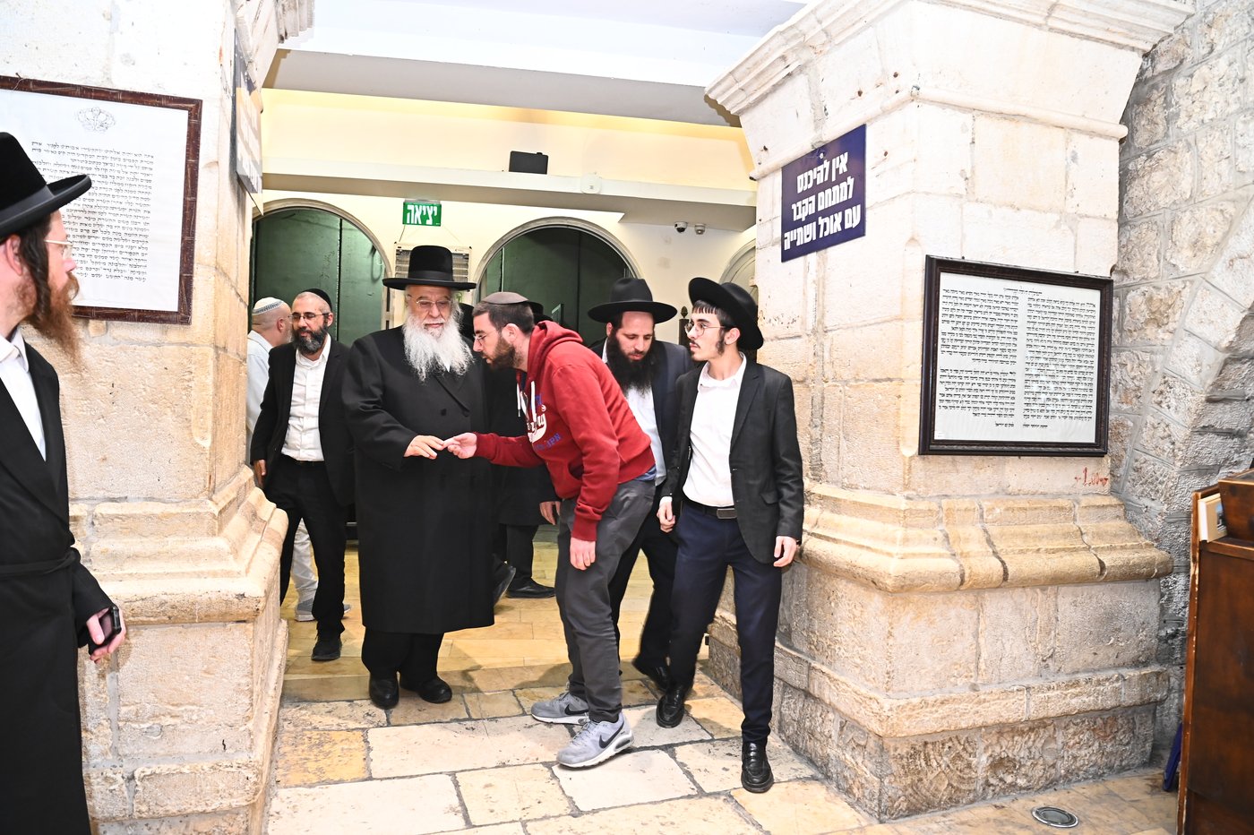 המקובל הגאון הרב בניהו שמואלי בקבר רחל