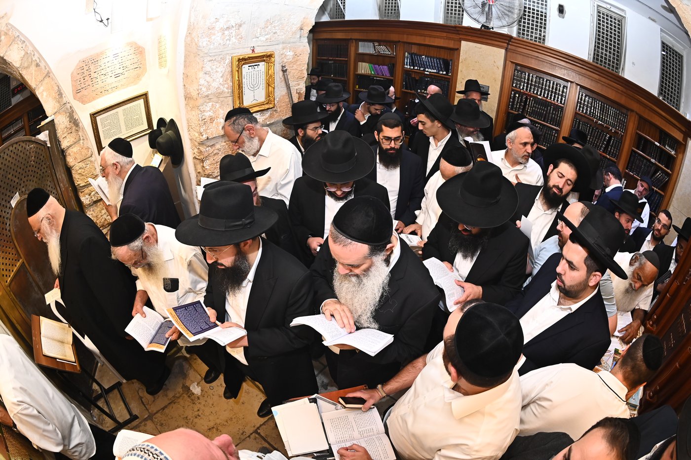 המקובל הגאון הרב בניהו שמואלי בקבר רחל