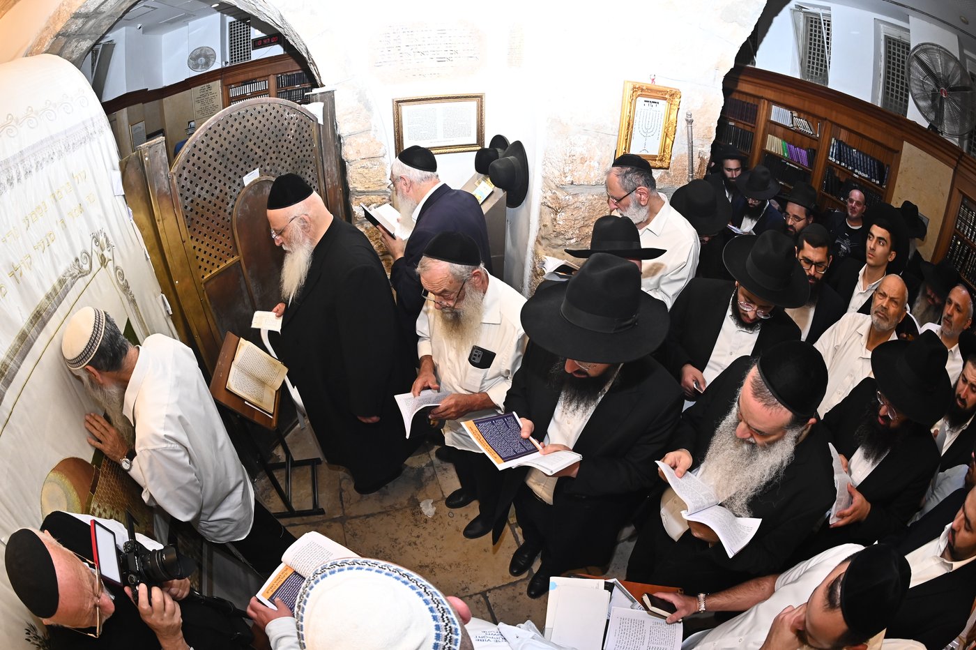 המקובל הגאון הרב בניהו שמואלי בקבר רחל