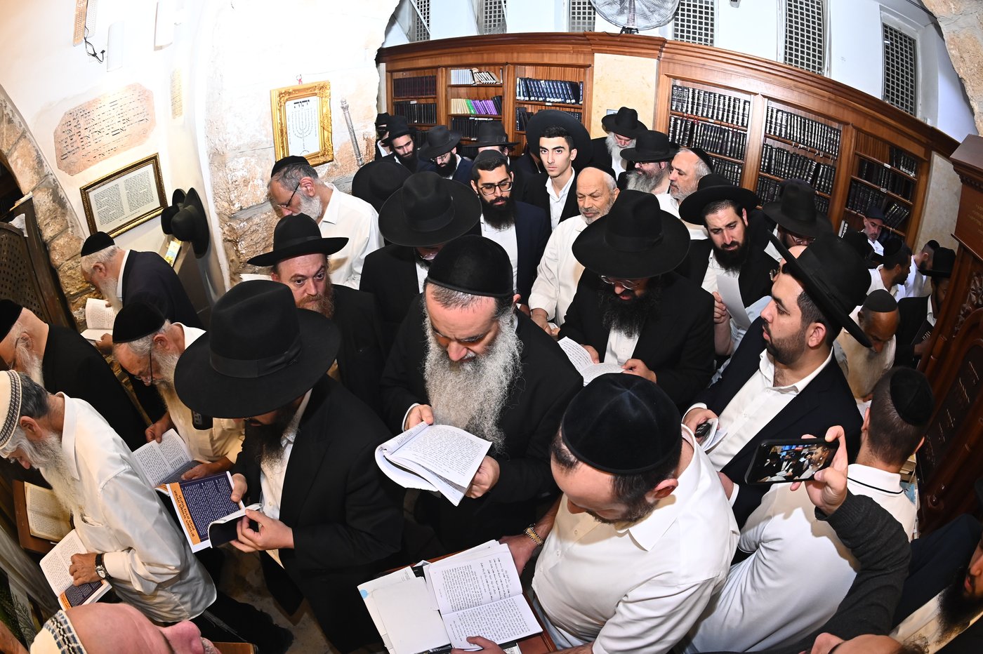 המקובל הגאון הרב בניהו שמואלי בקבר רחל