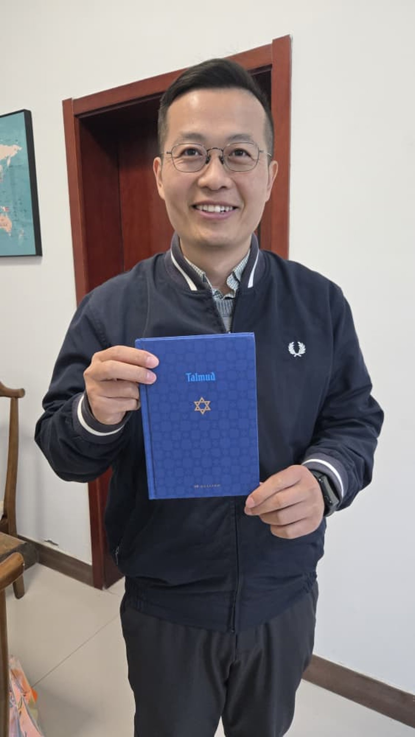 מפגש מפתיע במחוז שאנדונג: הסוד של מנהל המפעל הסיני לרב החרדי