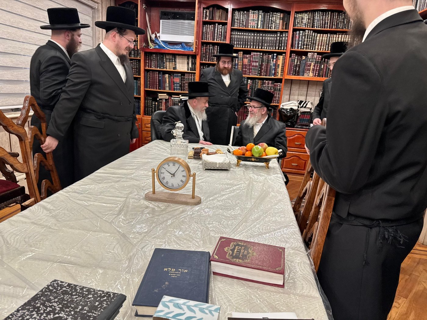 האדמו"ר מסקווירא מב"פ בביקור אצל האדמו"ר מקוסון