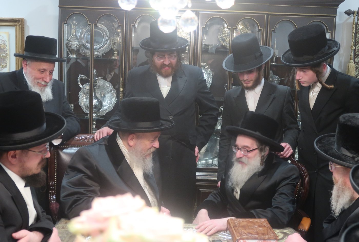 האדמו"ר מסקווירא מב"פ בביקור אצל האדמו"ר מסקולען מונסי