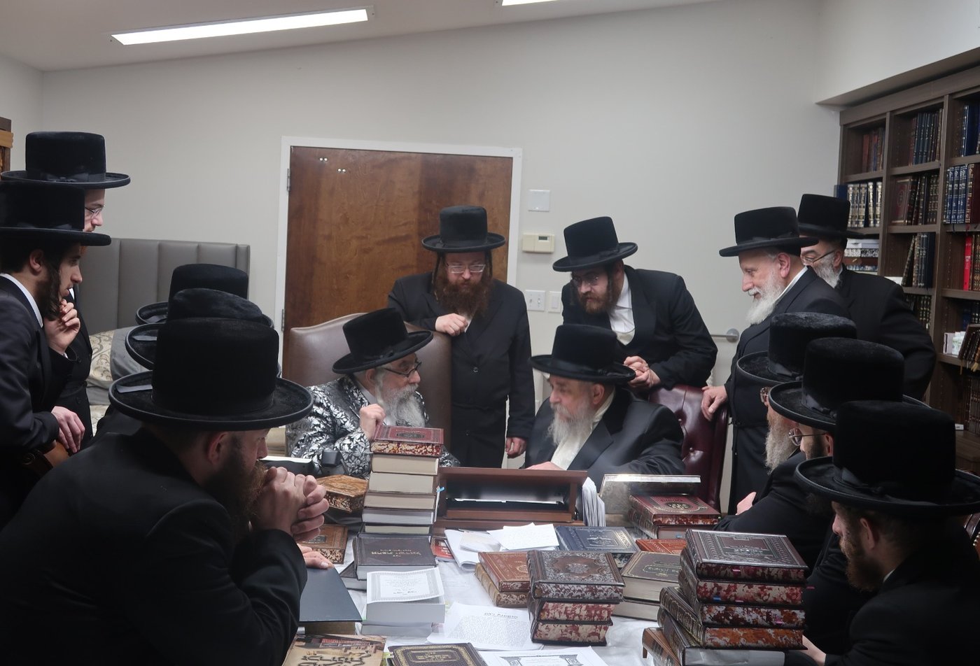 האדמו"ר מסקווירא מב"פ בביקור אצל האדמו"ר מויז'ניץ מונסי