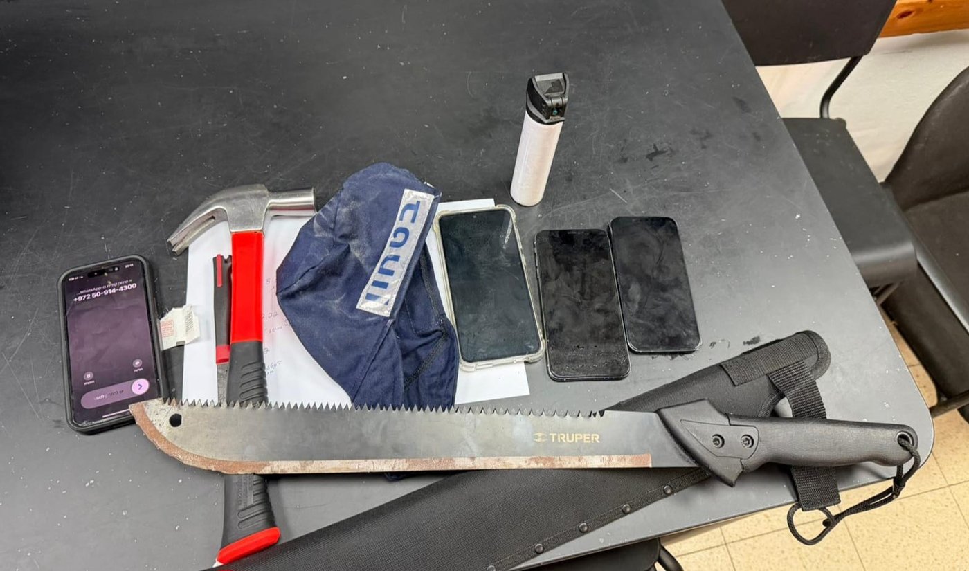 כובע לא צפוי: זה מה שגילו השוטרים בבויידם של הדירה החשודה