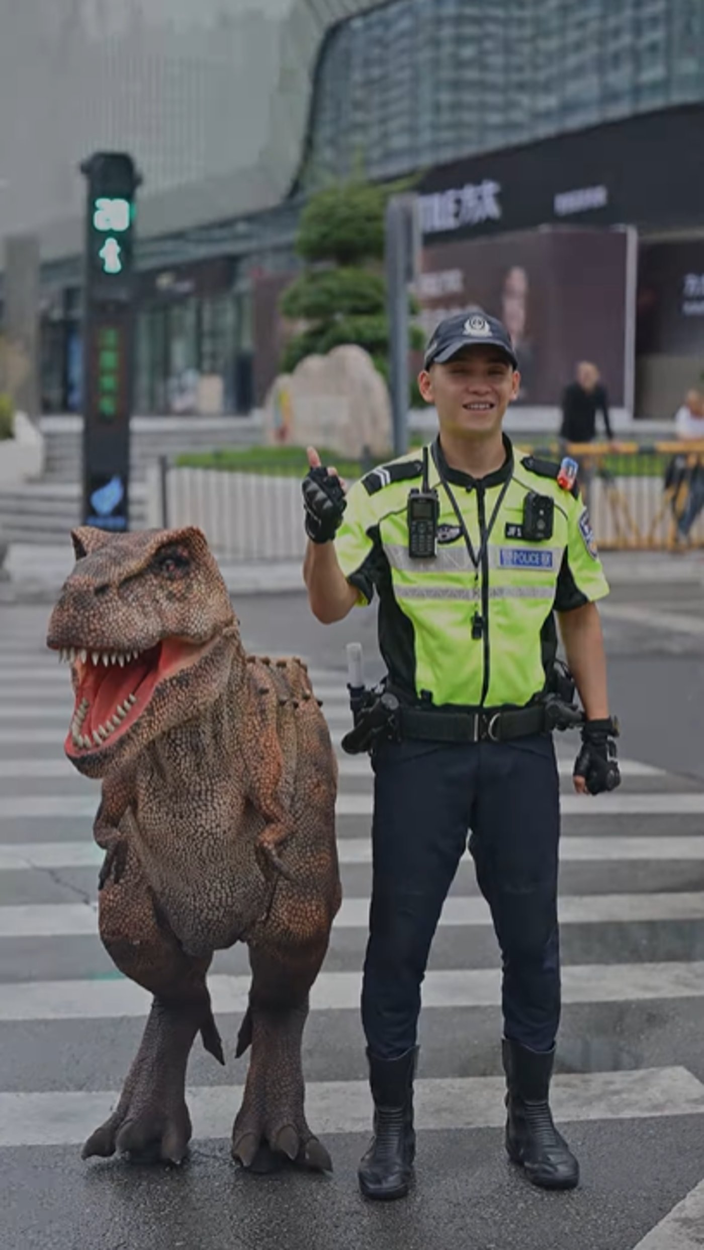 בליווי שוטרים...