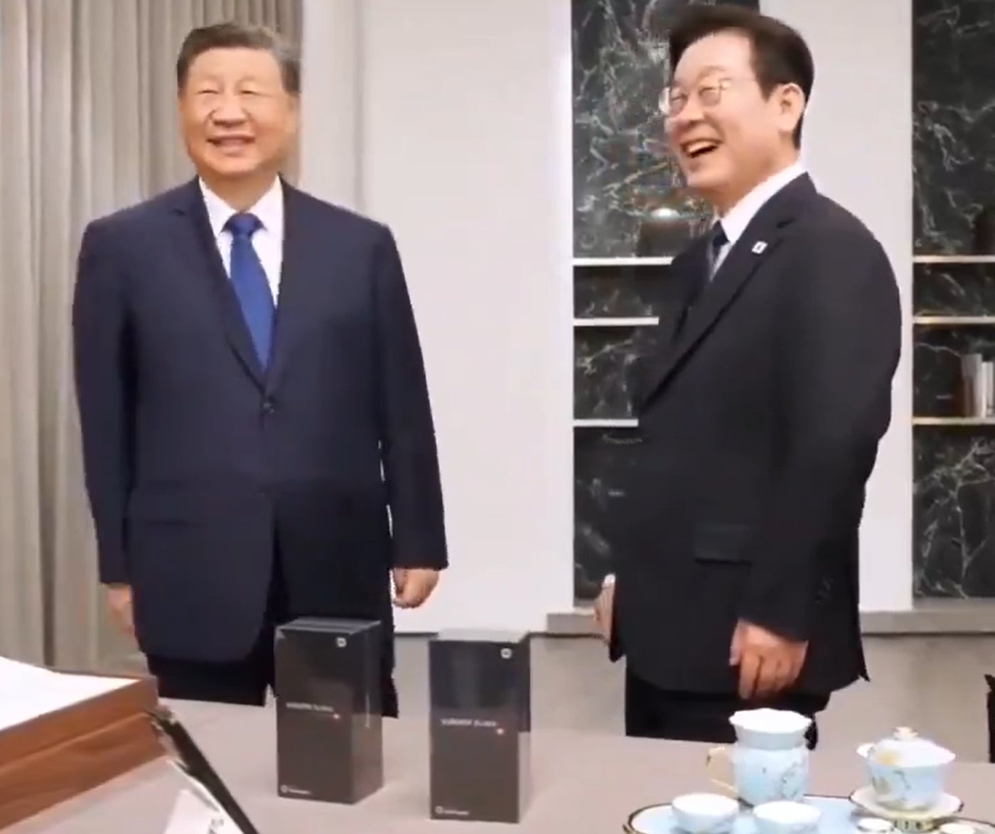 פגישת הפלאפונים - נשיא דרום קוריאה ונשיא סין