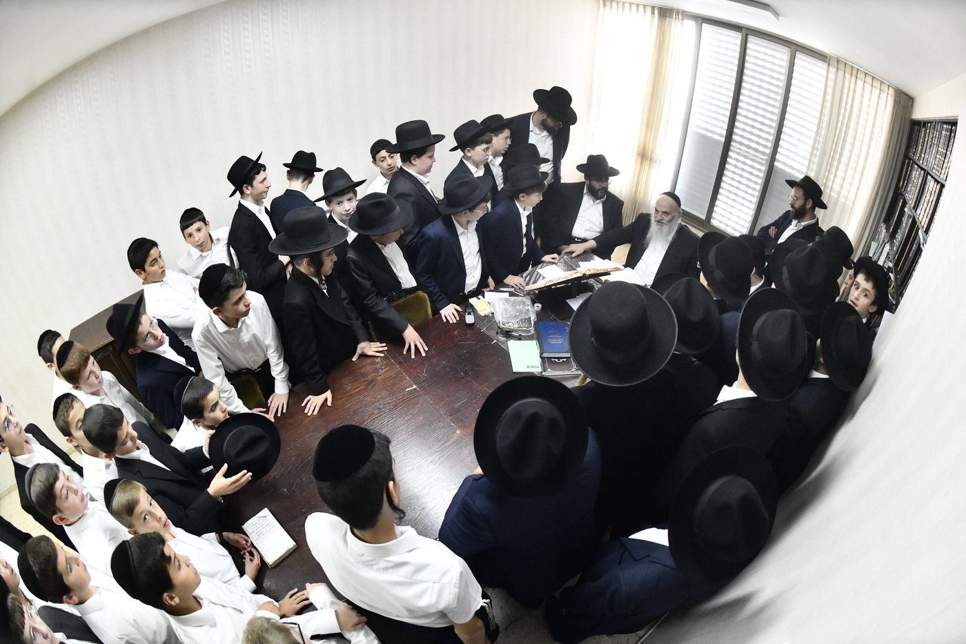 ילדי ''תורה ודעת'' כרמיאל אצל גדולי ישראל בבני ברק