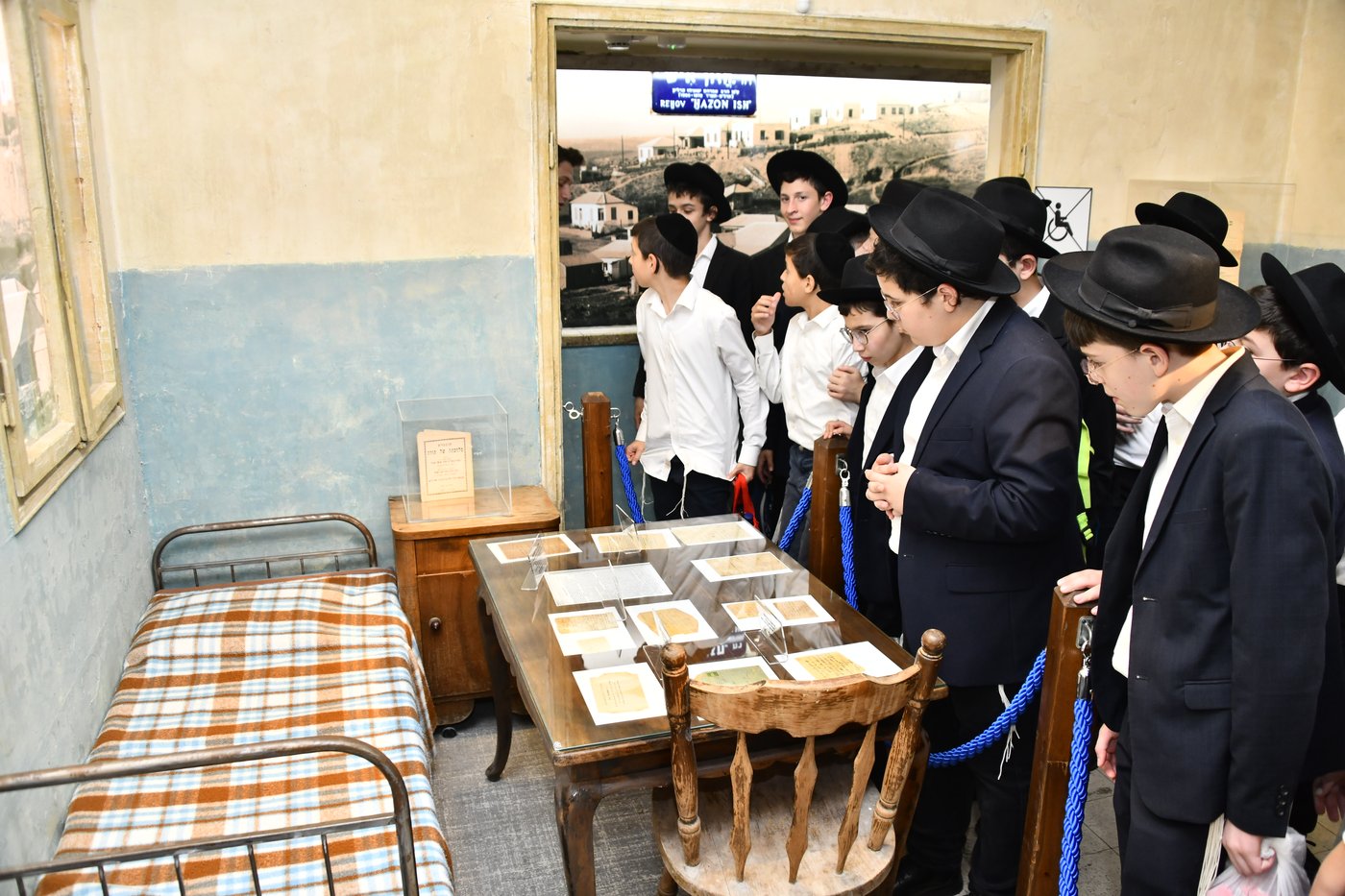 ילדי ''תורה ודעת'' כרמיאל אצל גדולי ישראל בבני ברק