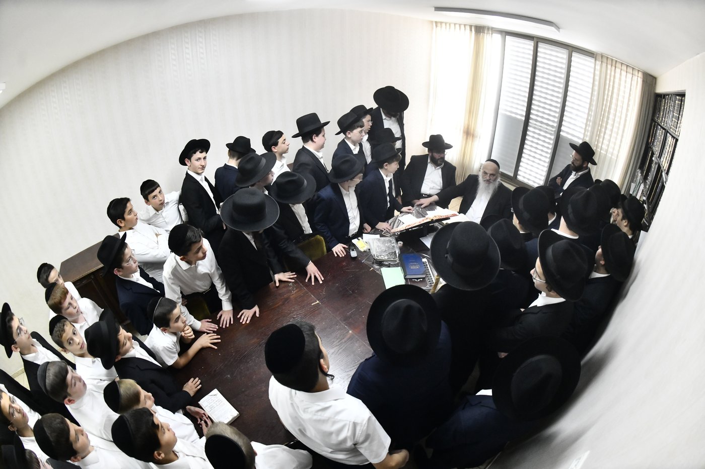 ילדי ''תורה ודעת'' כרמיאל אצל גדולי ישראל בבני ברק