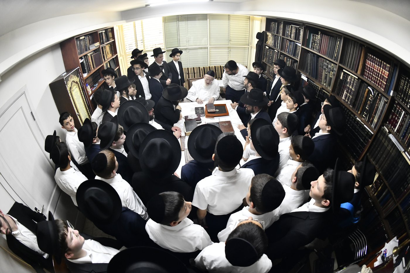 ילדי ''תורה ודעת'' כרמיאל אצל גדולי ישראל בבני ברק