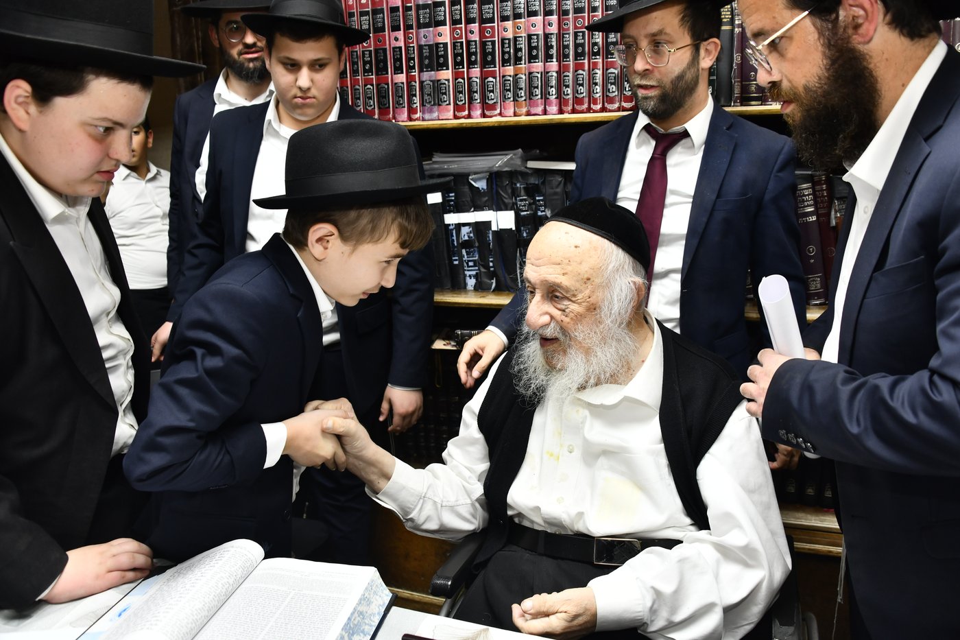 ילדי ''תורה ודעת'' כרמיאל אצל גדולי ישראל בבני ברק