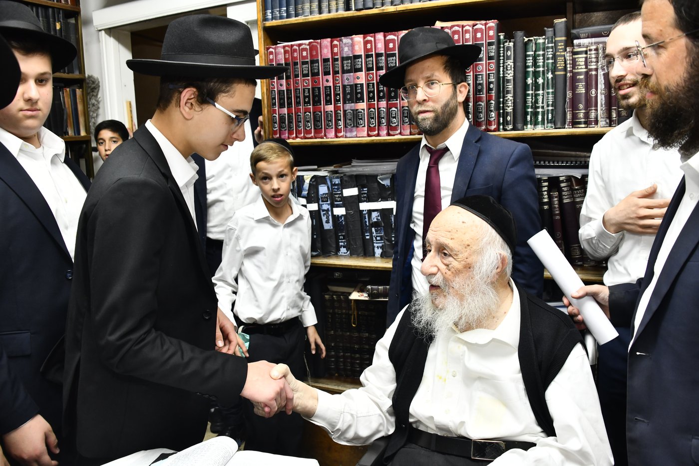 ילדי ''תורה ודעת'' כרמיאל אצל גדולי ישראל בבני ברק