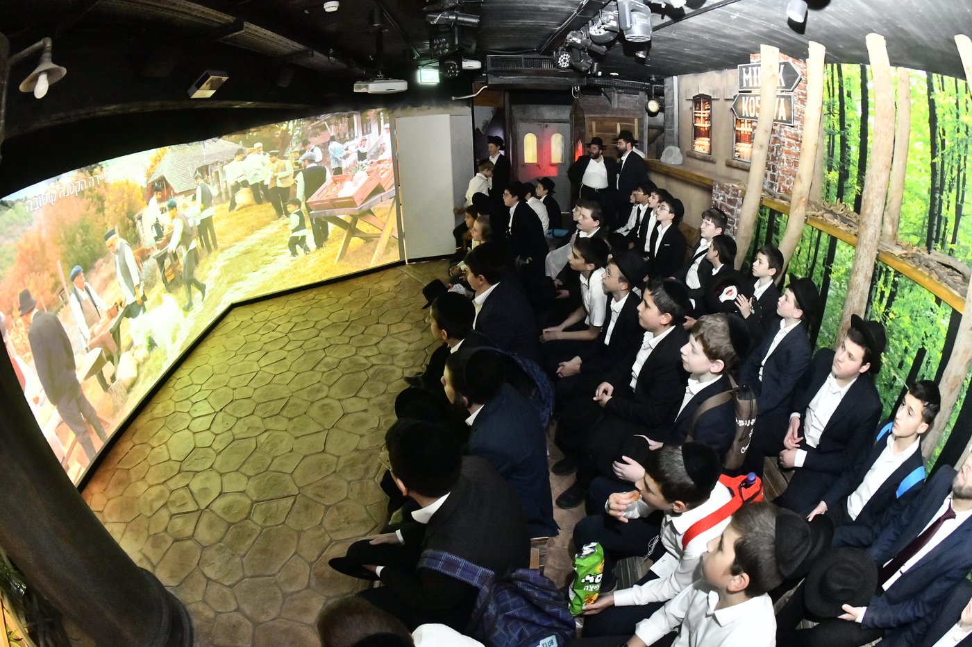 ילדי ''תורה ודעת'' כרמיאל אצל גדולי ישראל בבני ברק