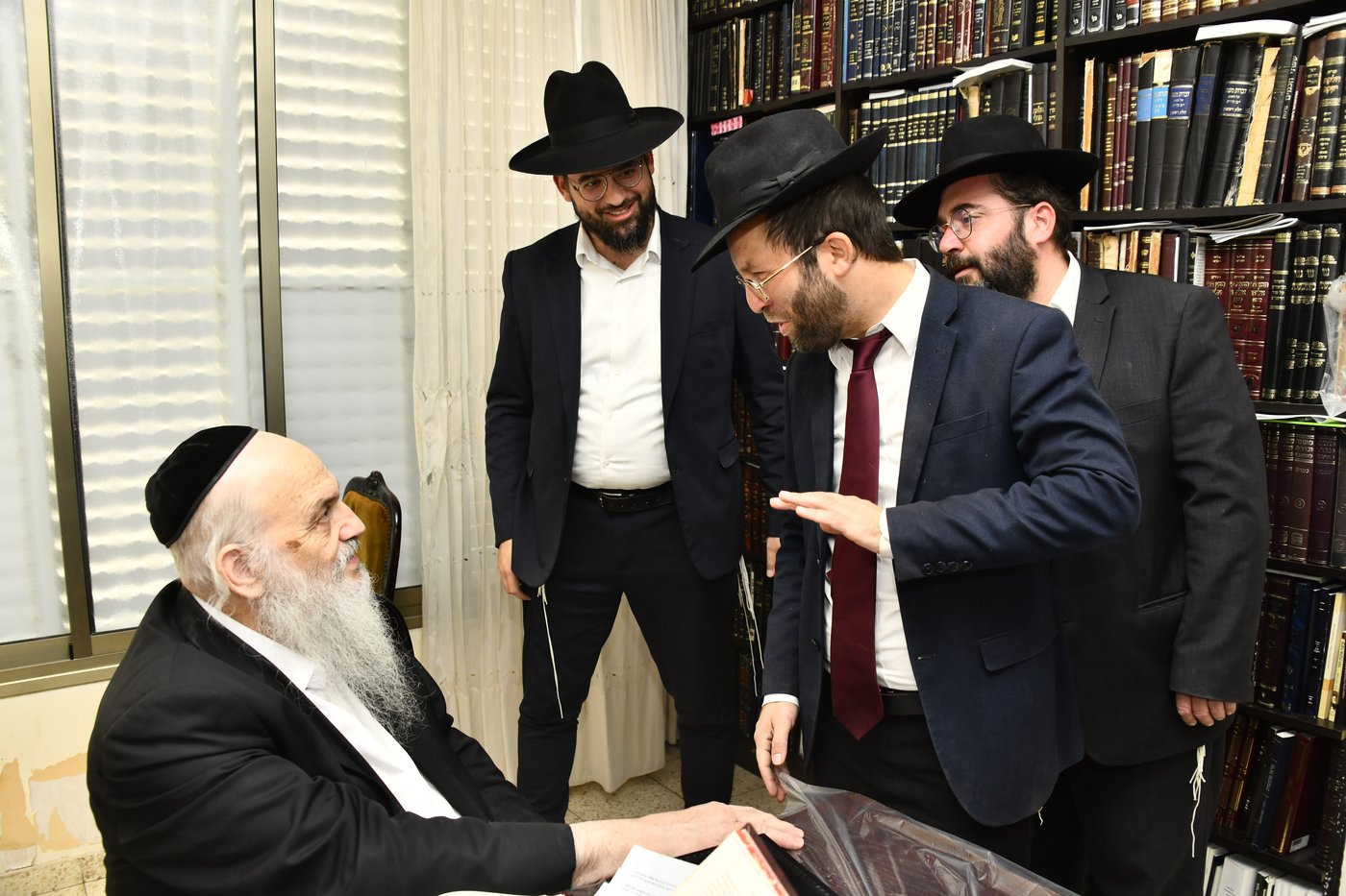 ילדי ''תורה ודעת'' כרמיאל אצל גדולי ישראל בבני ברק