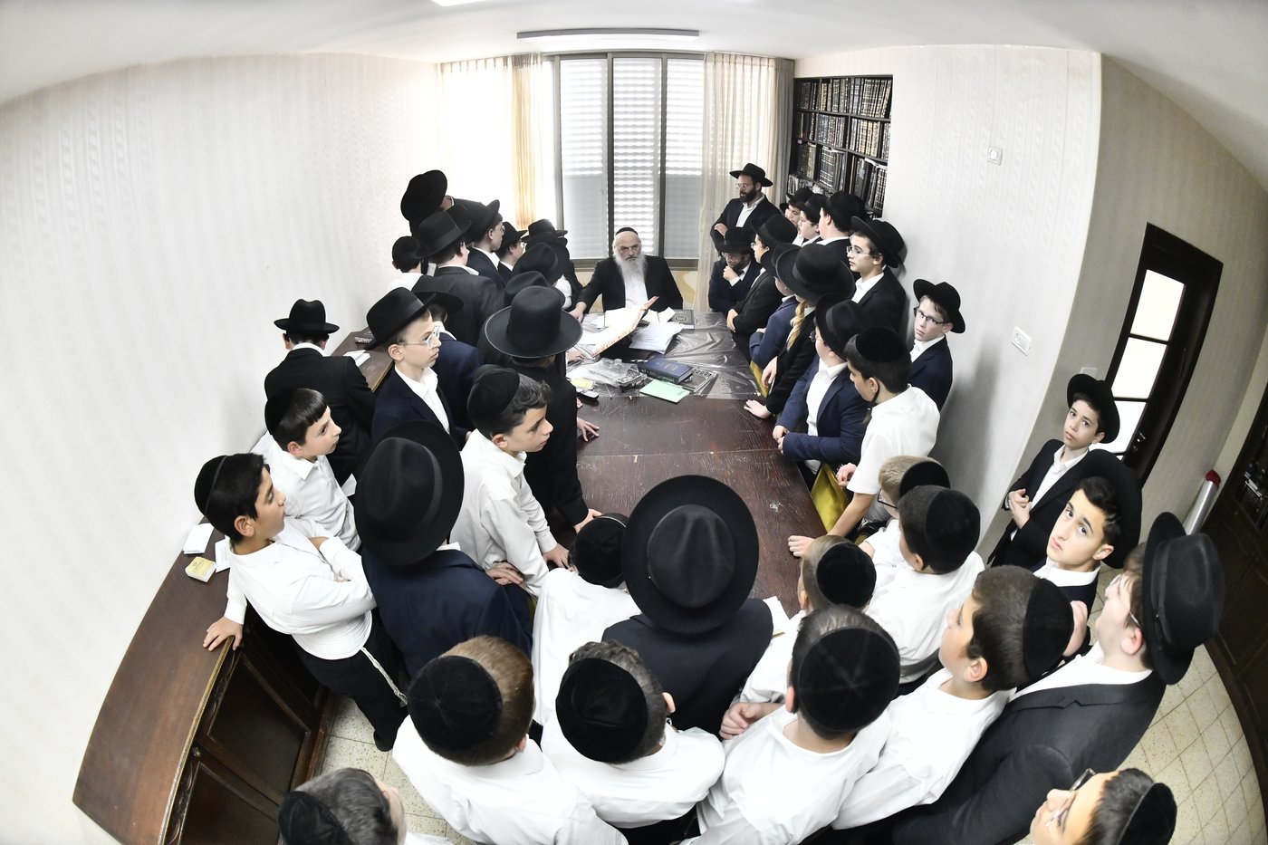 ילדי ''תורה ודעת'' כרמיאל אצל גדולי ישראל בבני ברק