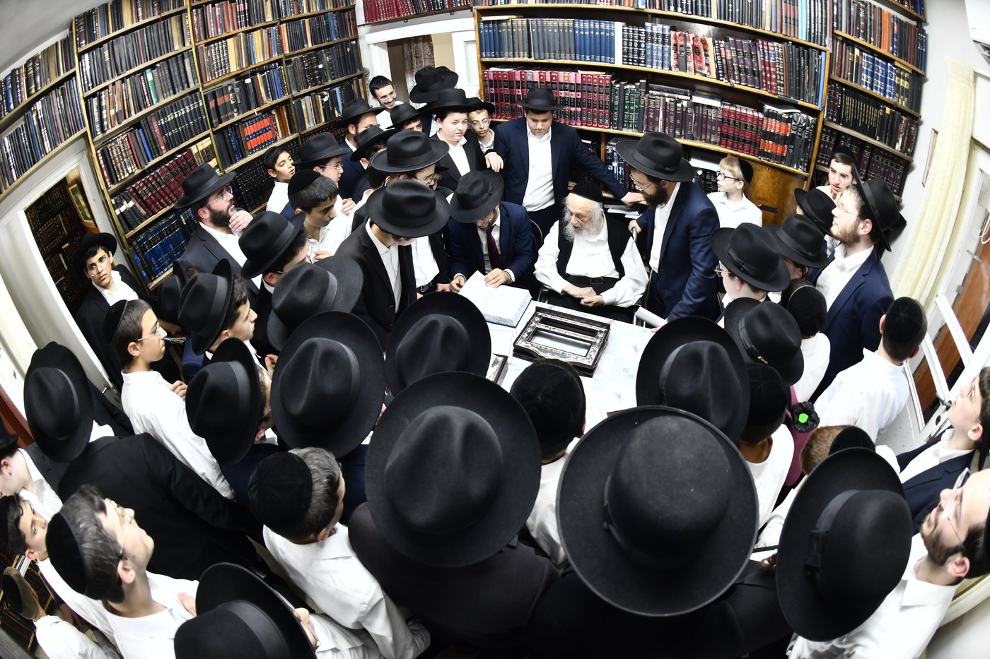 ילדי ''תורה ודעת'' כרמיאל אצל גדולי ישראל בבני ברק