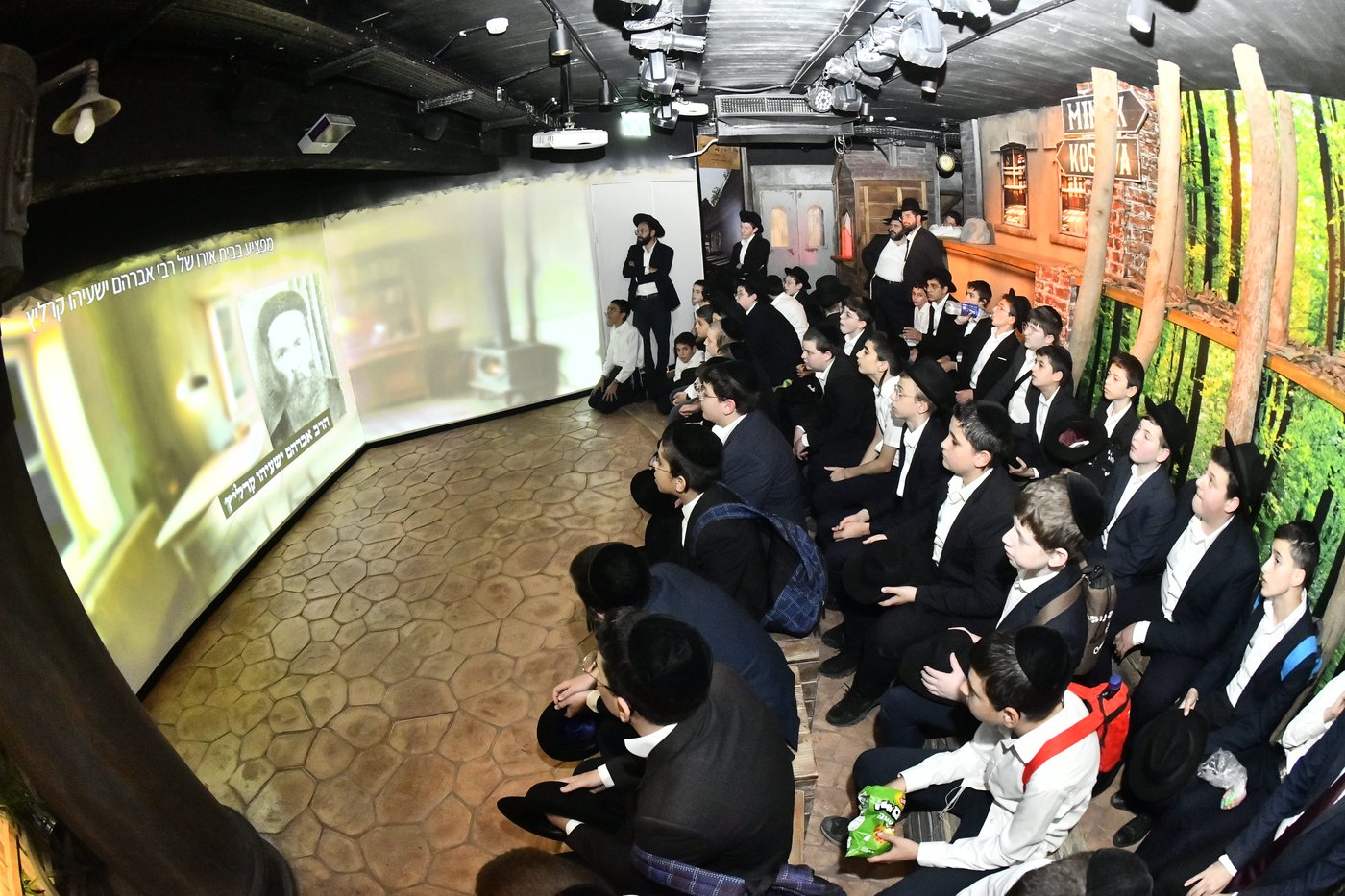 ילדי ''תורה ודעת'' כרמיאל אצל גדולי ישראל בבני ברק