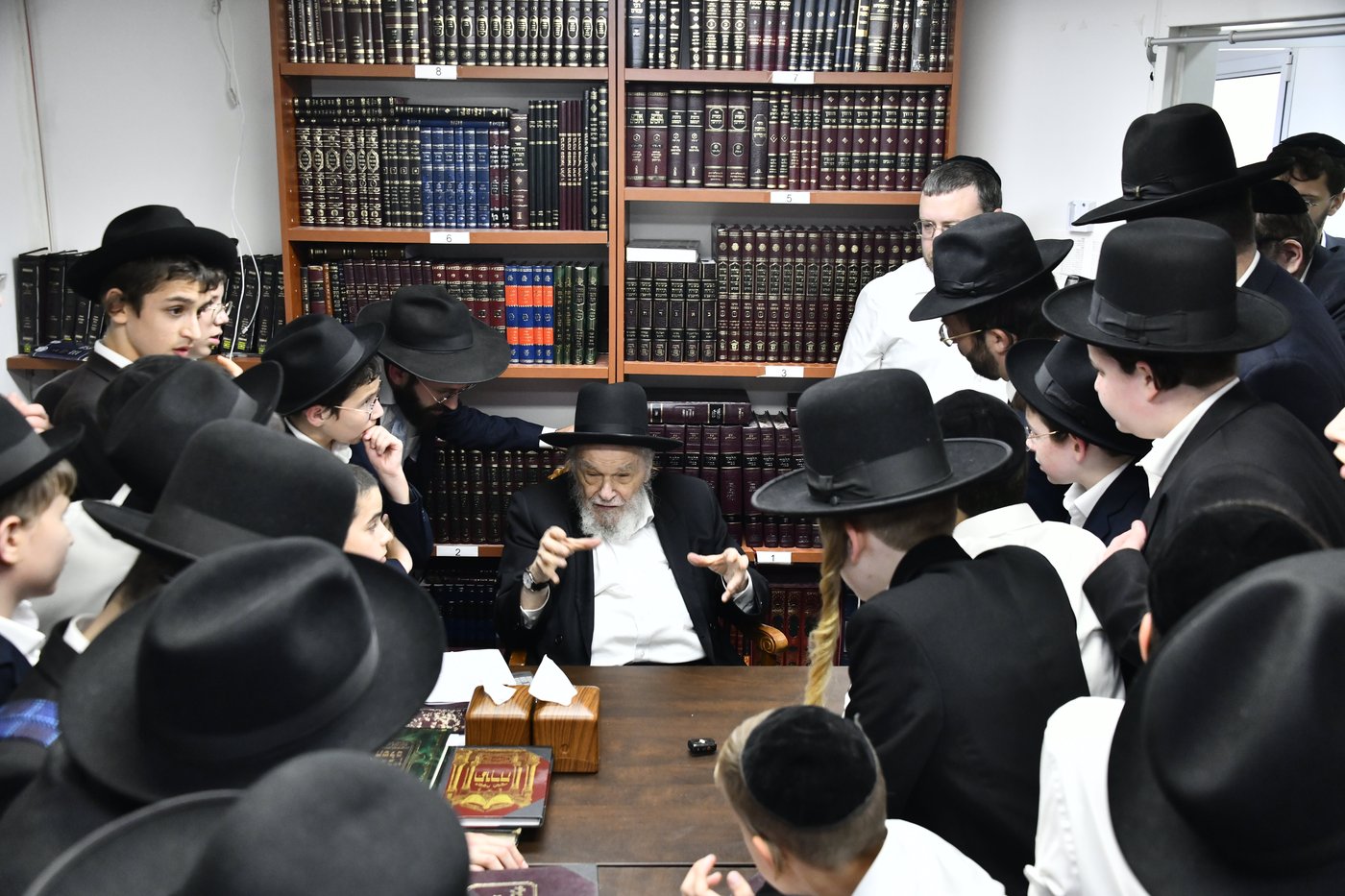 ילדי ''תורה ודעת'' כרמיאל אצל גדולי ישראל בבני ברק