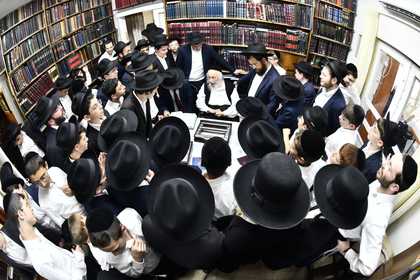 ילדי ''תורה ודעת'' כרמיאל אצל גדולי ישראל בבני ברק