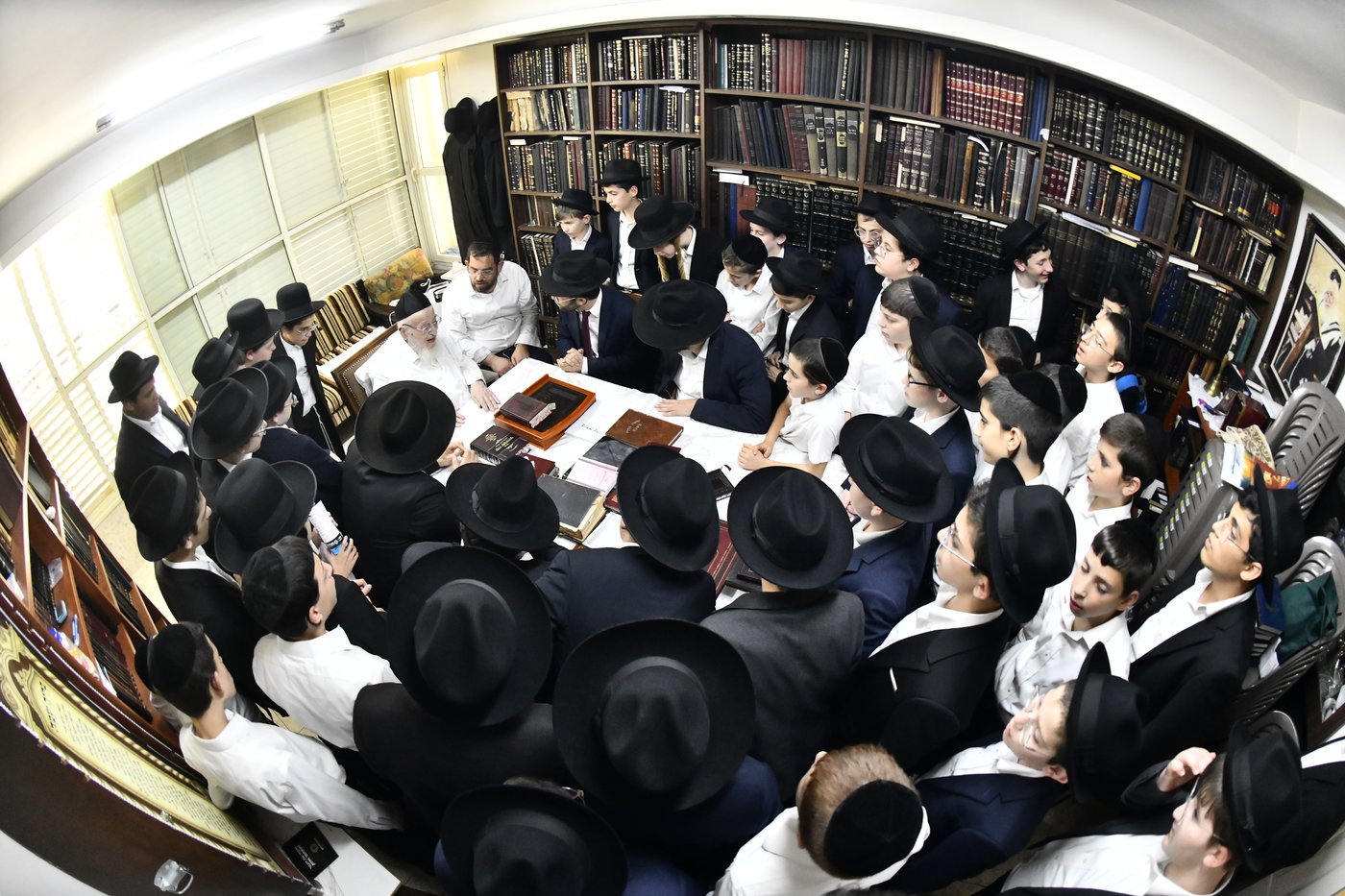 ילדי ''תורה ודעת'' כרמיאל אצל גדולי ישראל בבני ברק