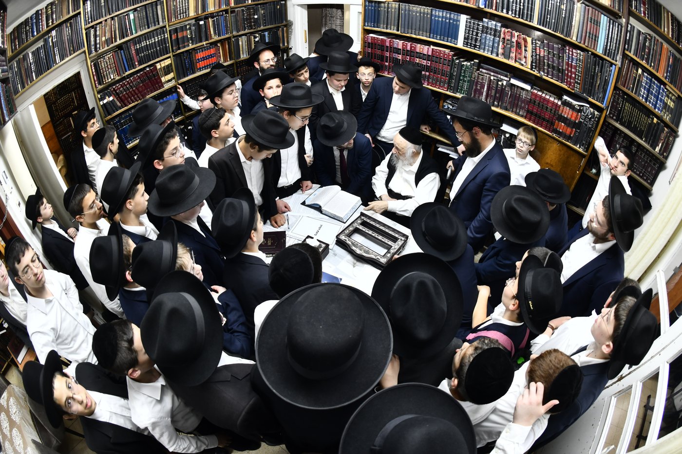 ילדי ''תורה ודעת'' כרמיאל אצל גדולי ישראל בבני ברק