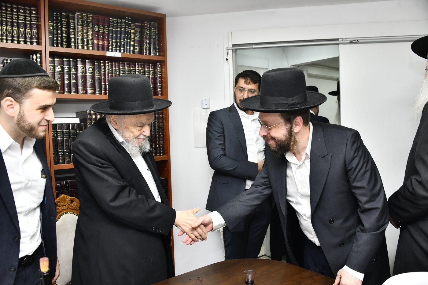 מעמד לחיים אצל הגרמ"ה הירש לרגל חנוכת בית ספר וסמינר 'בנות ציון' 