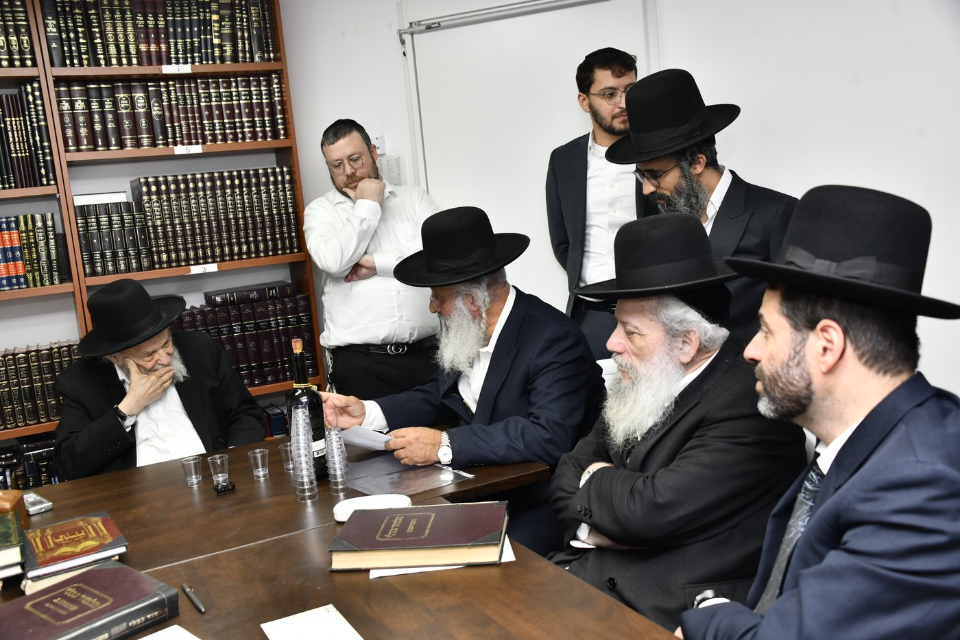 מעמד לחיים אצל הגרמ"ה הירש לרגל חנוכת בית ספר וסמינר 'בנות ציון' 