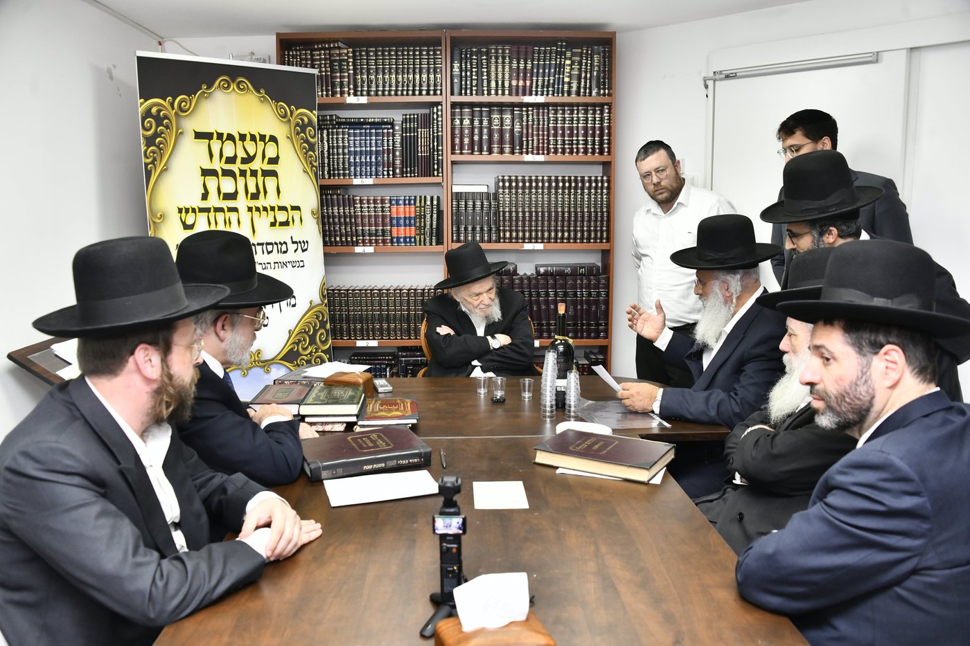 מעמד לחיים אצל הגרמ"ה הירש לרגל חנוכת בית ספר וסמינר 'בנות ציון' 