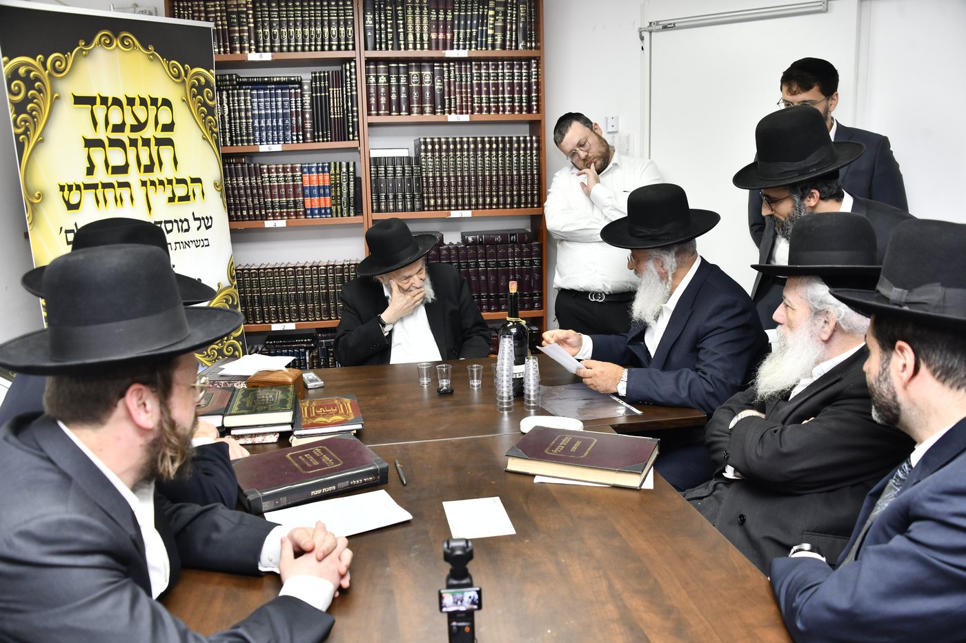 מעמד לחיים אצל הגרמ"ה הירש לרגל חנוכת בית ספר וסמינר 'בנות ציון' 