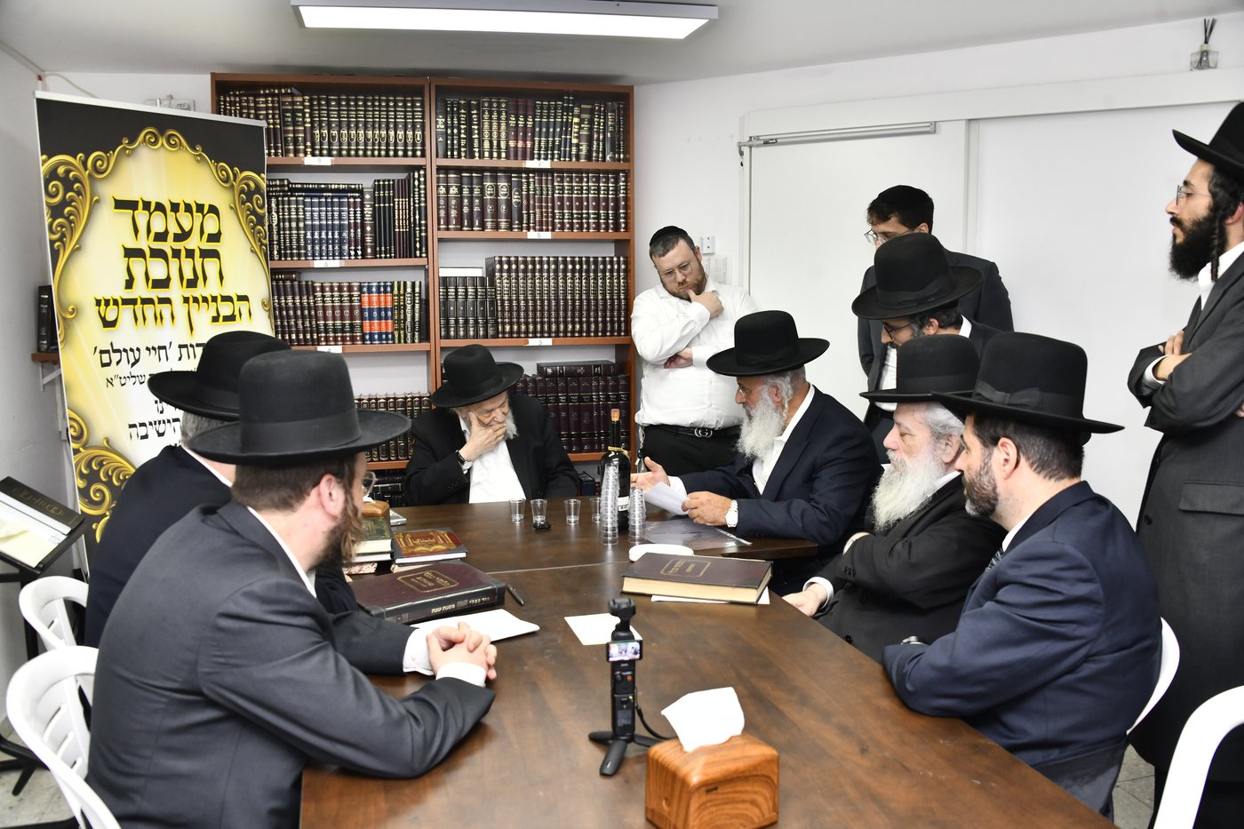 מעמד לחיים אצל הגרמ"ה הירש לרגל חנוכת בית ספר וסמינר 'בנות ציון' 