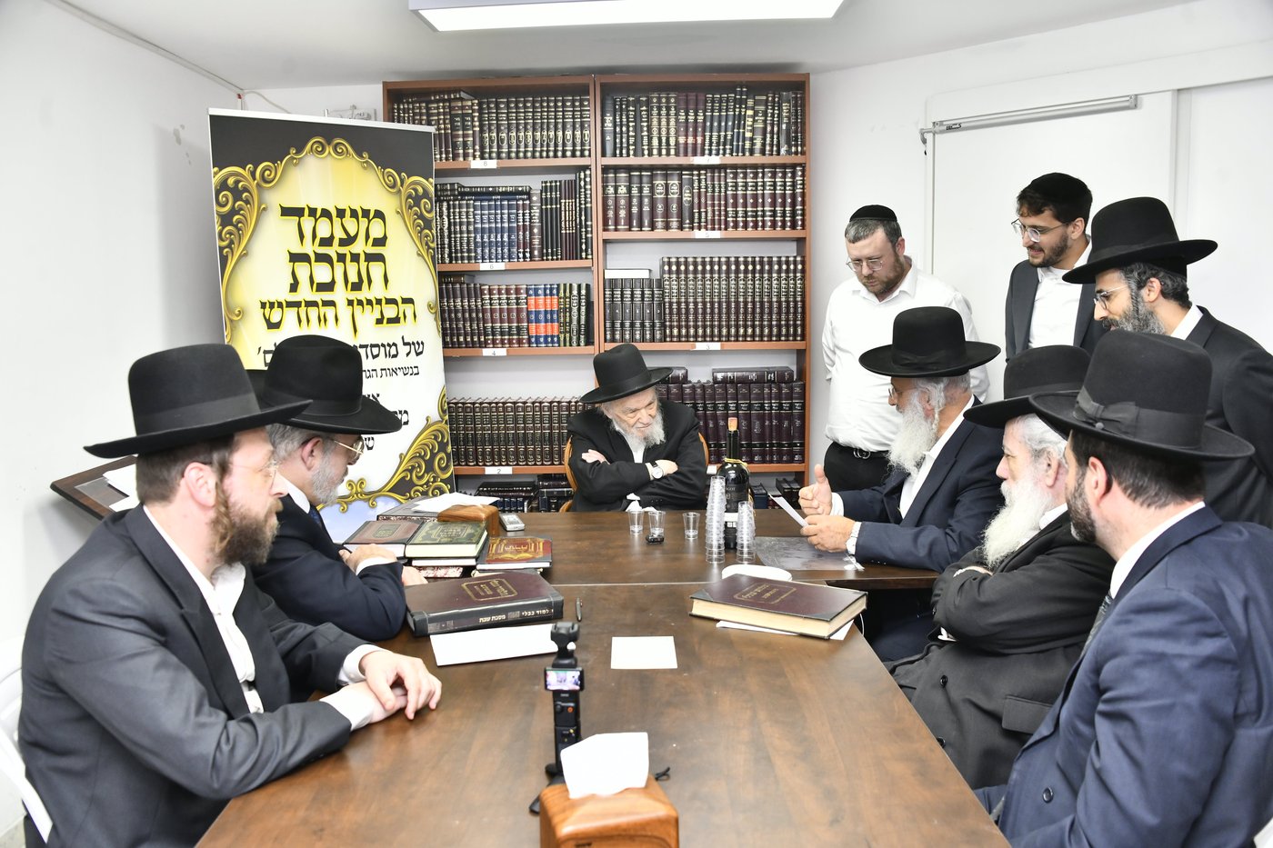 מעמד לחיים אצל הגרמ"ה הירש לרגל חנוכת בית ספר וסמינר 'בנות ציון' 