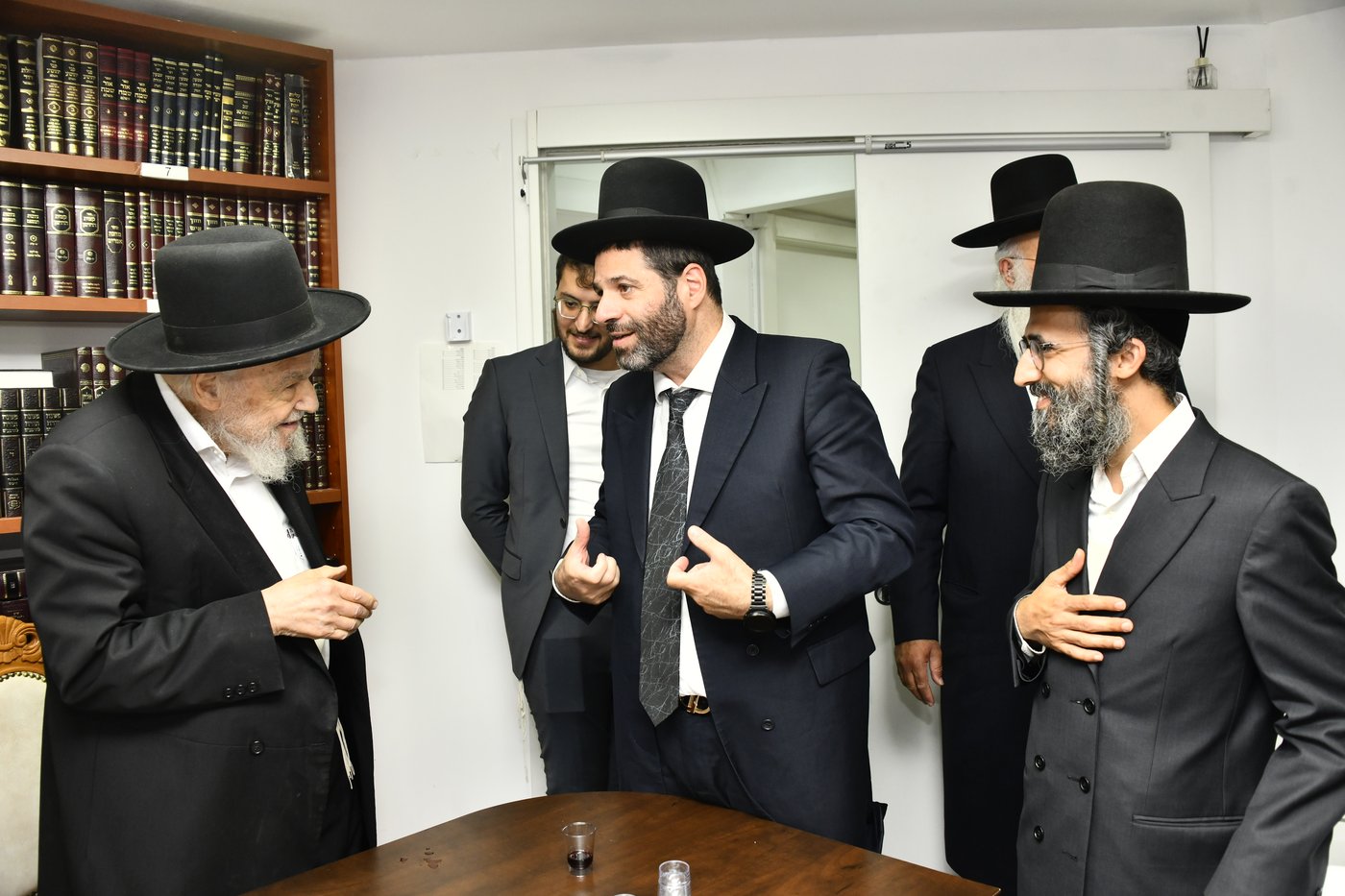 מעמד לחיים אצל הגרמ"ה הירש לרגל חנוכת בית ספר וסמינר 'בנות ציון' 