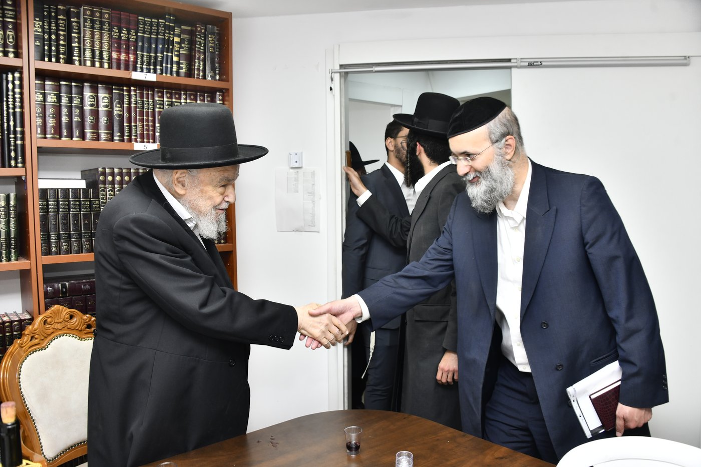 מעמד לחיים אצל הגרמ"ה הירש לרגל חנוכת בית ספר וסמינר 'בנות ציון' 