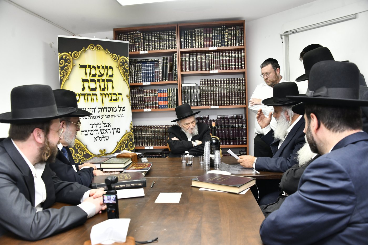 מעמד לחיים אצל הגרמ"ה הירש לרגל חנוכת בית ספר וסמינר 'בנות ציון' 