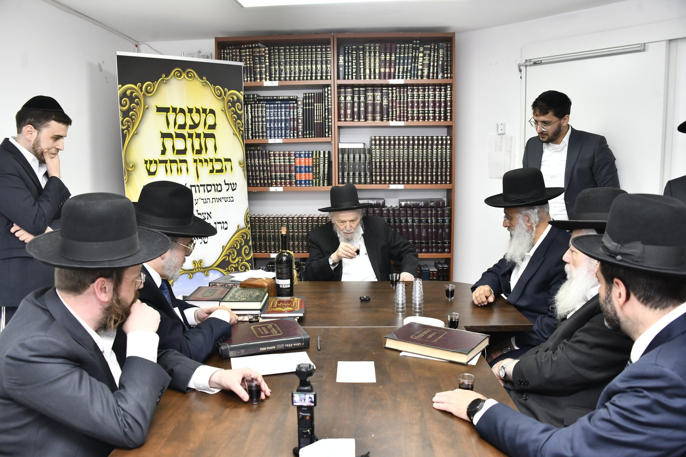 מעמד לחיים אצל הגרמ"ה הירש לרגל חנוכת בית ספר וסמינר 'בנות ציון' 