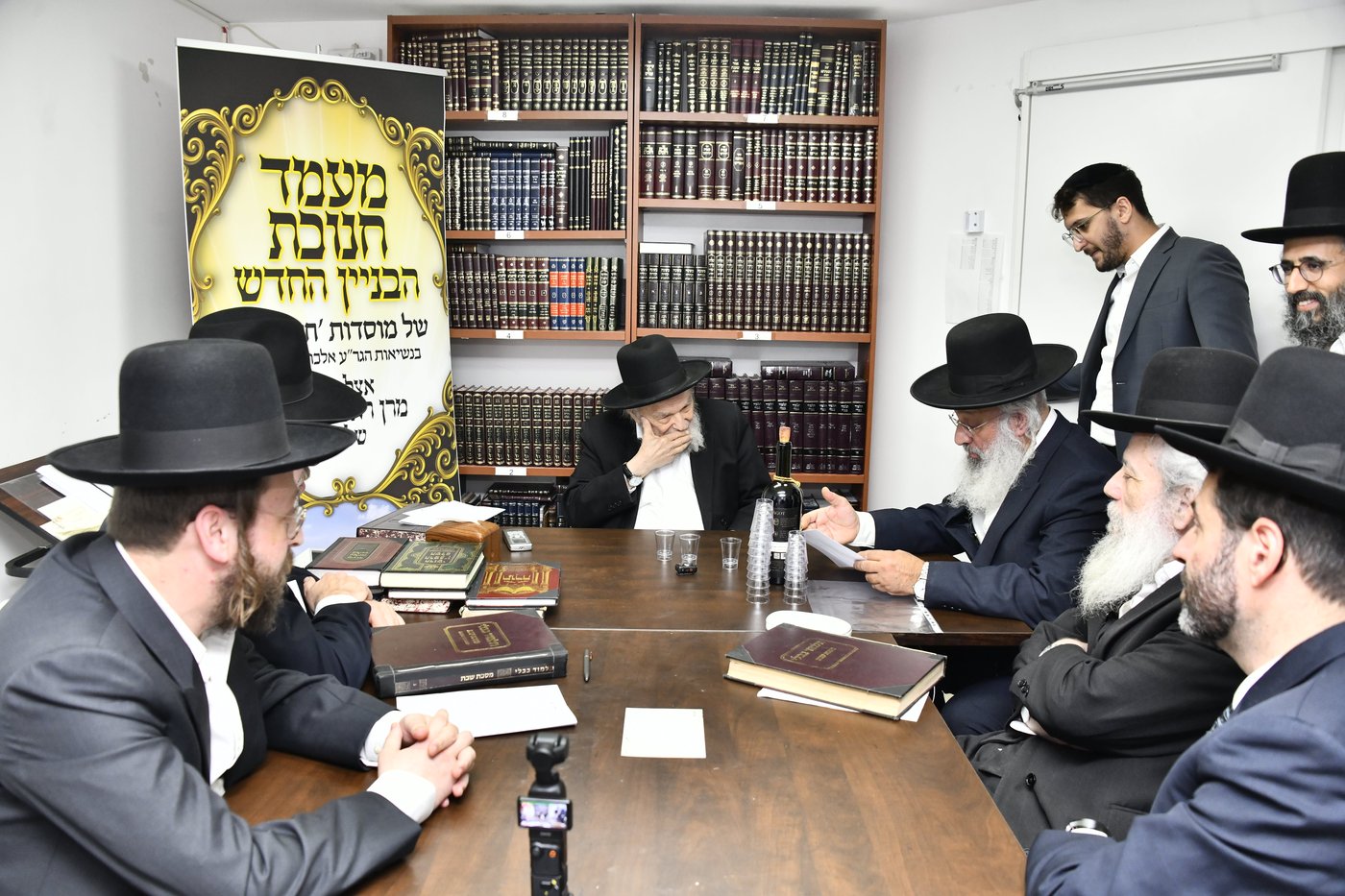 מעמד לחיים אצל הגרמ"ה הירש לרגל חנוכת בית ספר וסמינר 'בנות ציון' 