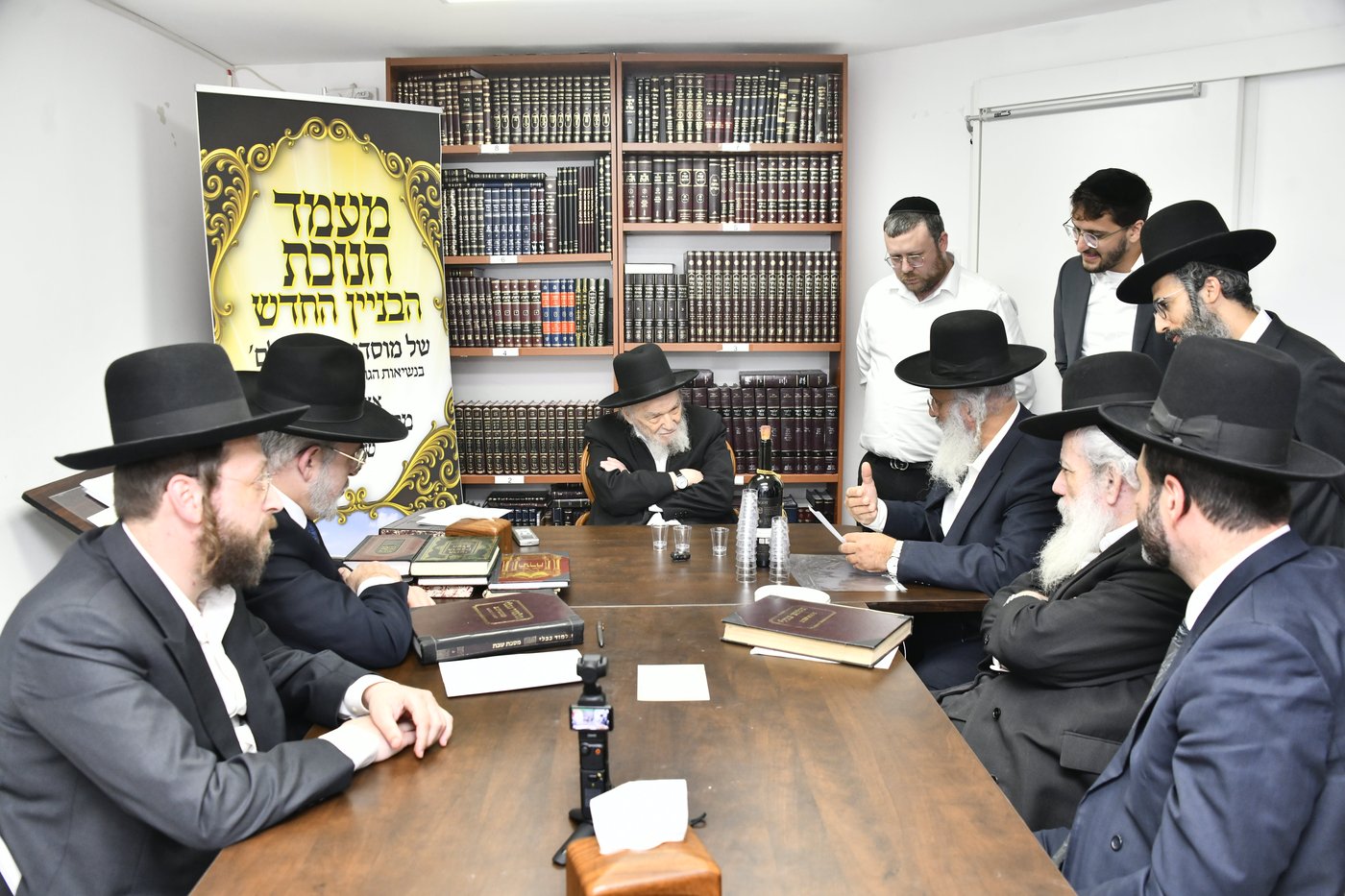 מעמד לחיים אצל הגרמ"ה הירש לרגל חנוכת בית ספר וסמינר 'בנות ציון' 