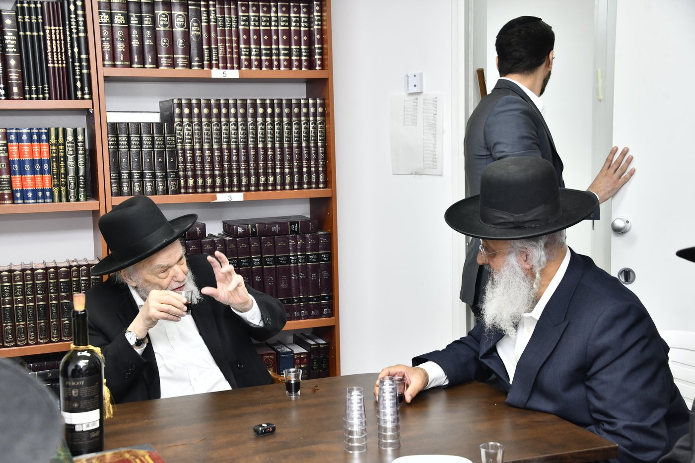 מעמד לחיים אצל הגרמ"ה הירש לרגל חנוכת בית ספר וסמינר 'בנות ציון' 