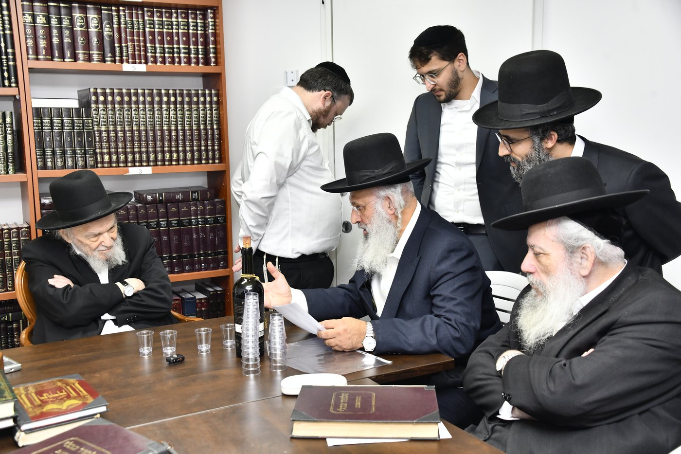 מעמד לחיים אצל הגרמ"ה הירש לרגל חנוכת בית ספר וסמינר 'בנות ציון' 