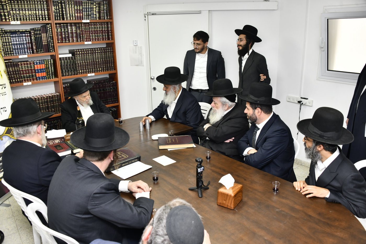 מעמד לחיים אצל הגרמ"ה הירש לרגל חנוכת בית ספר וסמינר 'בנות ציון' 