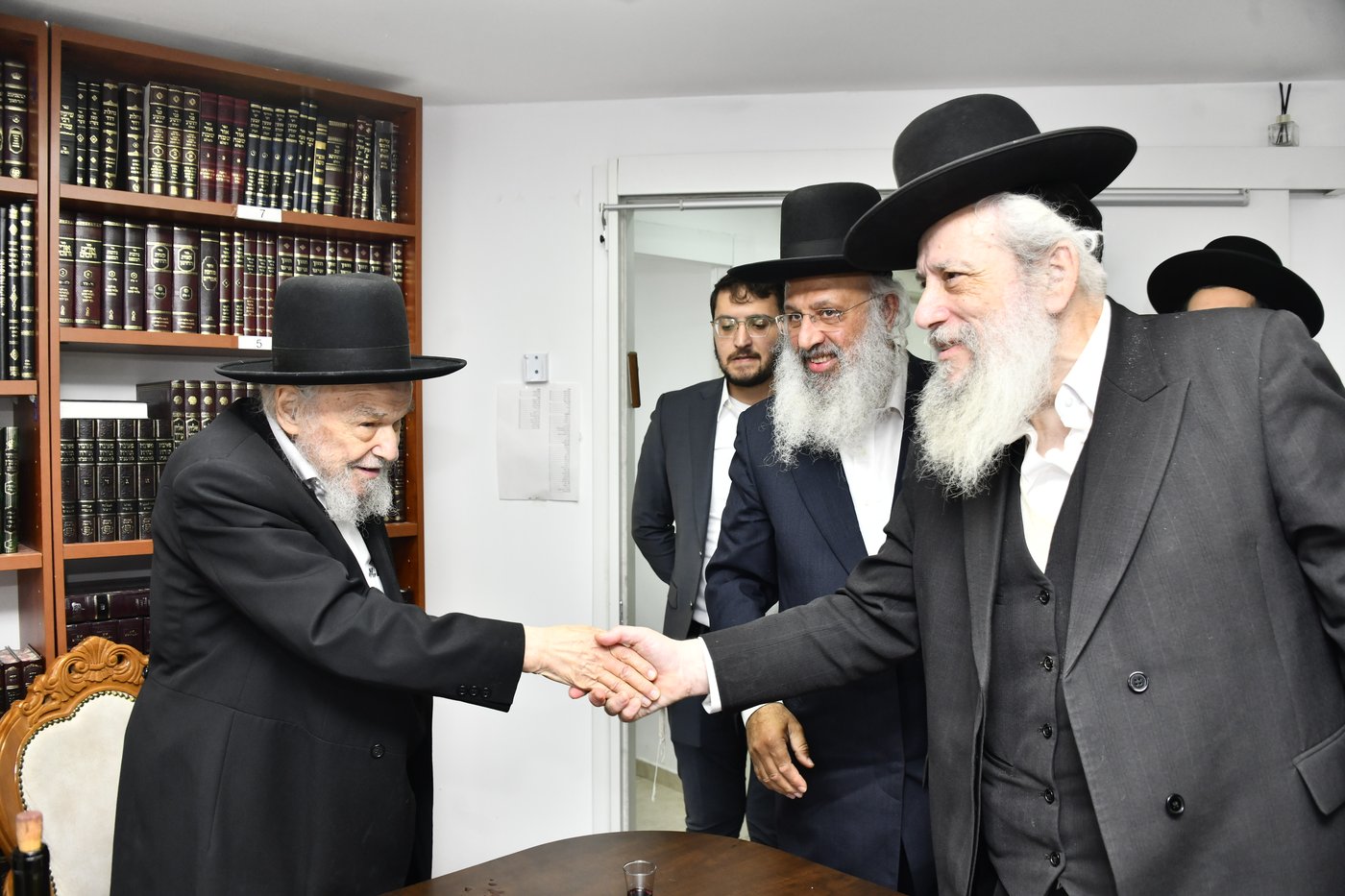 מעמד לחיים אצל הגרמ"ה הירש לרגל חנוכת בית ספר וסמינר 'בנות ציון' 