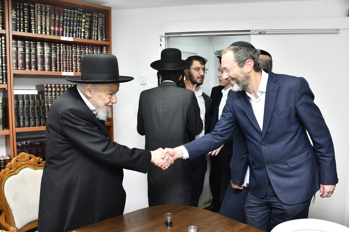 מעמד לחיים אצל הגרמ"ה הירש לרגל חנוכת בית ספר וסמינר 'בנות ציון' 