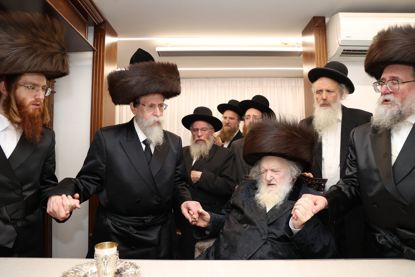 האדמו"ר מבאיאן בביקור אצל הגר"מ שטרנבוך